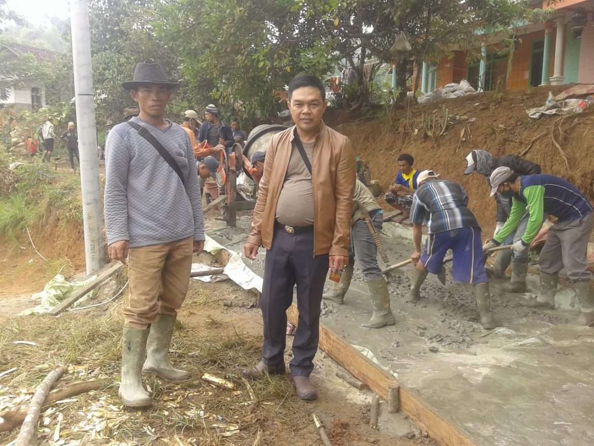 Pemdes Girimukti Bangun Jalan Poros Desa Melalui Dana Desa