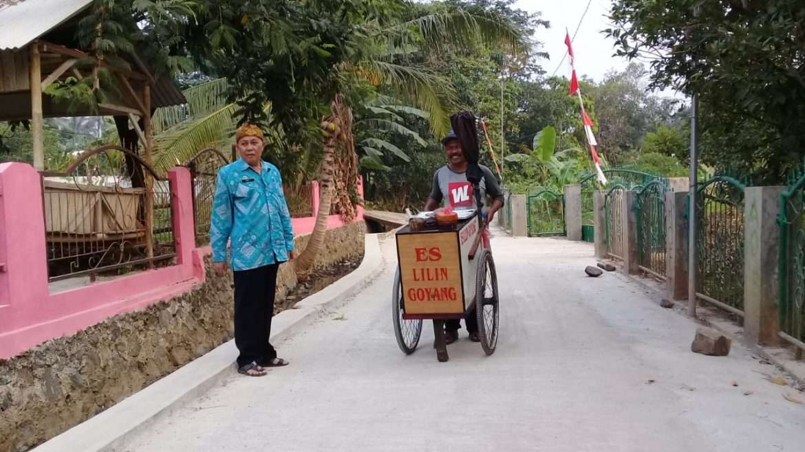 Pemdes Barengkok Realisasikan Infrastruktur Jalan Antar Kampung