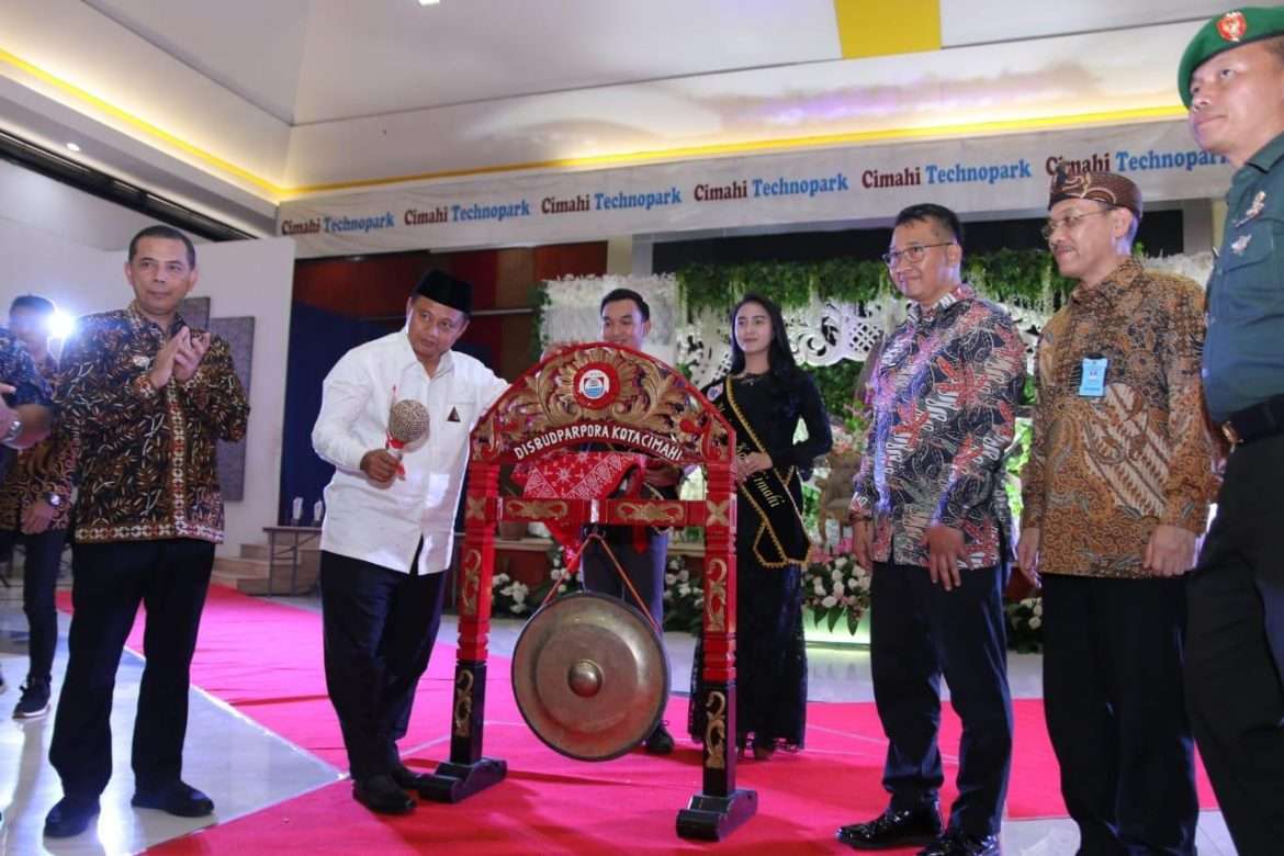 Disbudparpora Cimahi Gelar Festival Kirab Panganten, Sang Juara Datang Dari Bogor