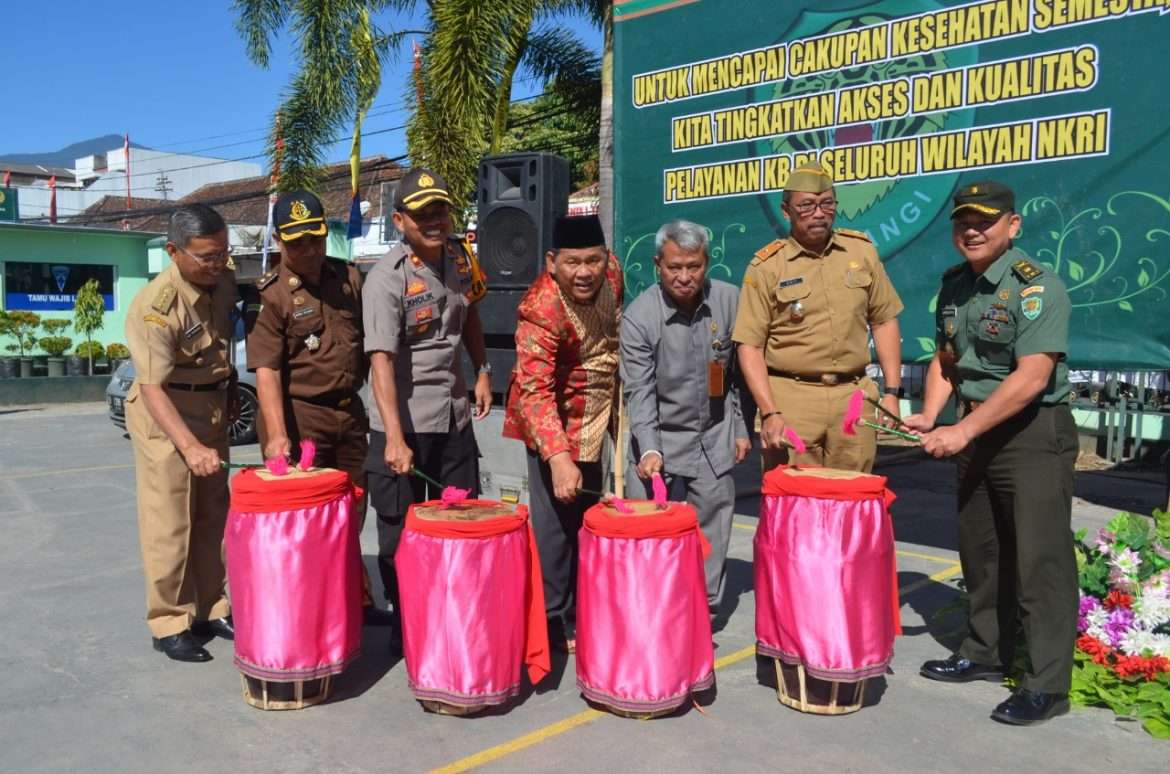 Melalui Bakti Sosial TNI-KB Kesehatan Semakin Kokohkan Kemanunggalan TNI dan Rakyat