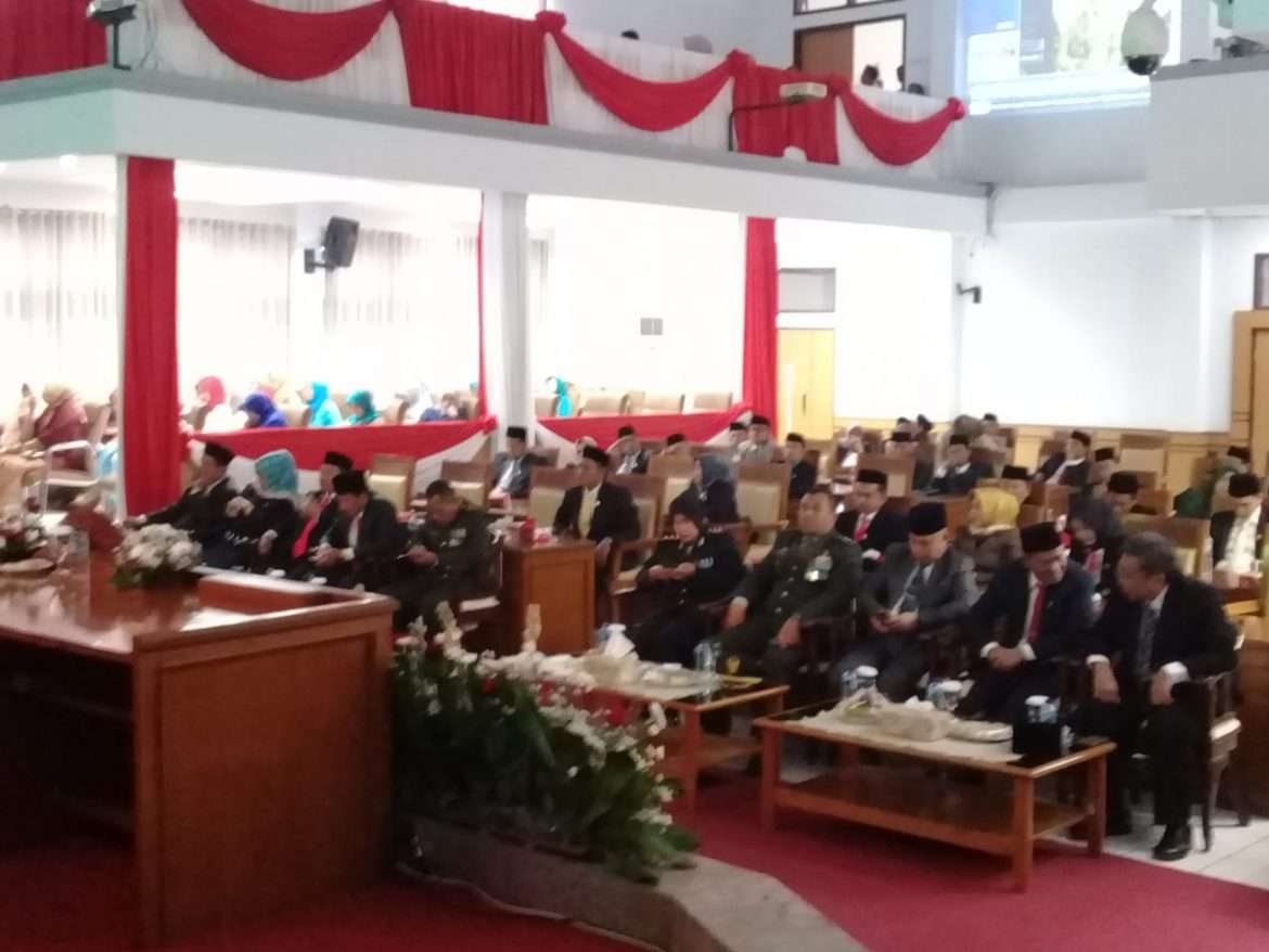 Dengarkan Pidato Presiden RI, Saat Rapat Paripurna Dewan Baru Pasca di Lantik