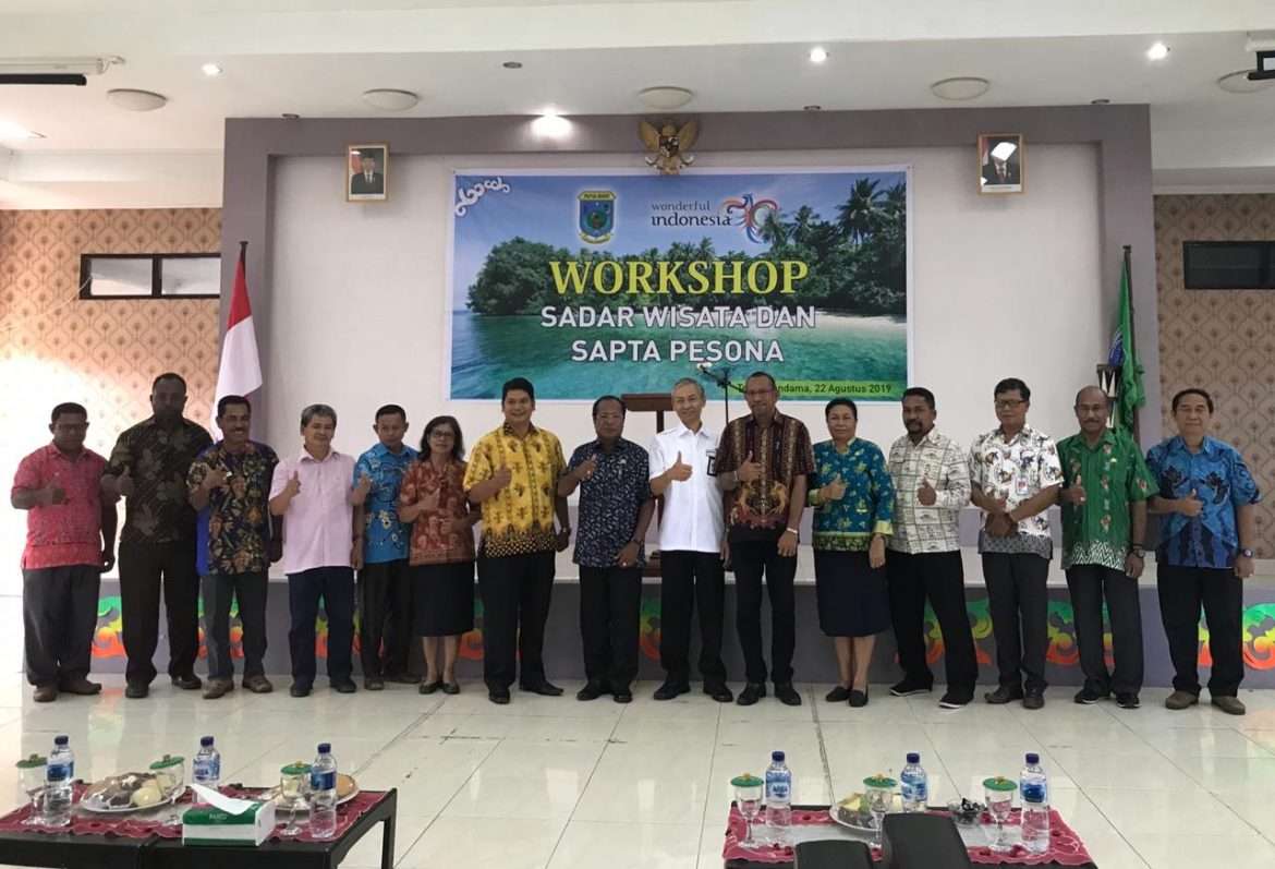 Tingkatkan Kesadaran Pariwisata Aparatur Pemerintah di Teluk Wondama, Kemenpar dan Disbudpar Papua Barat Gelar Workshop Sadar Wisata dan Sapta Pesona
