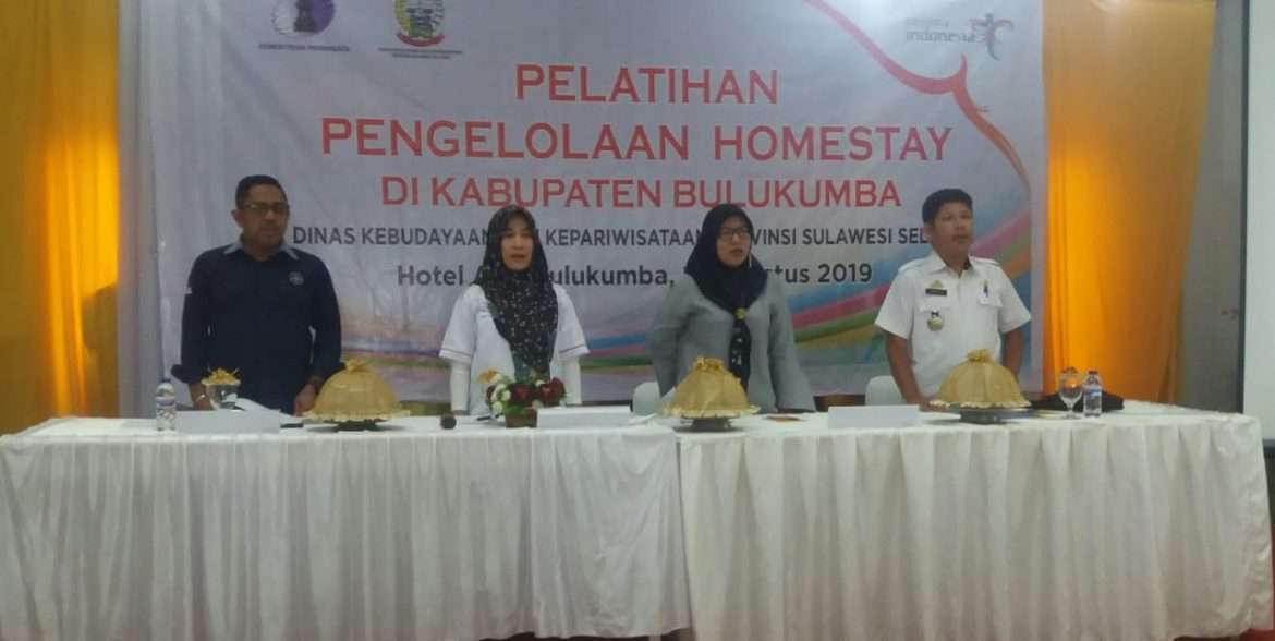 Kemenpar Bersama Disbudpar Provinsi Sulawesi Selatan Berikan Pelatihan Pengelolaan Homestay di Bulukumba