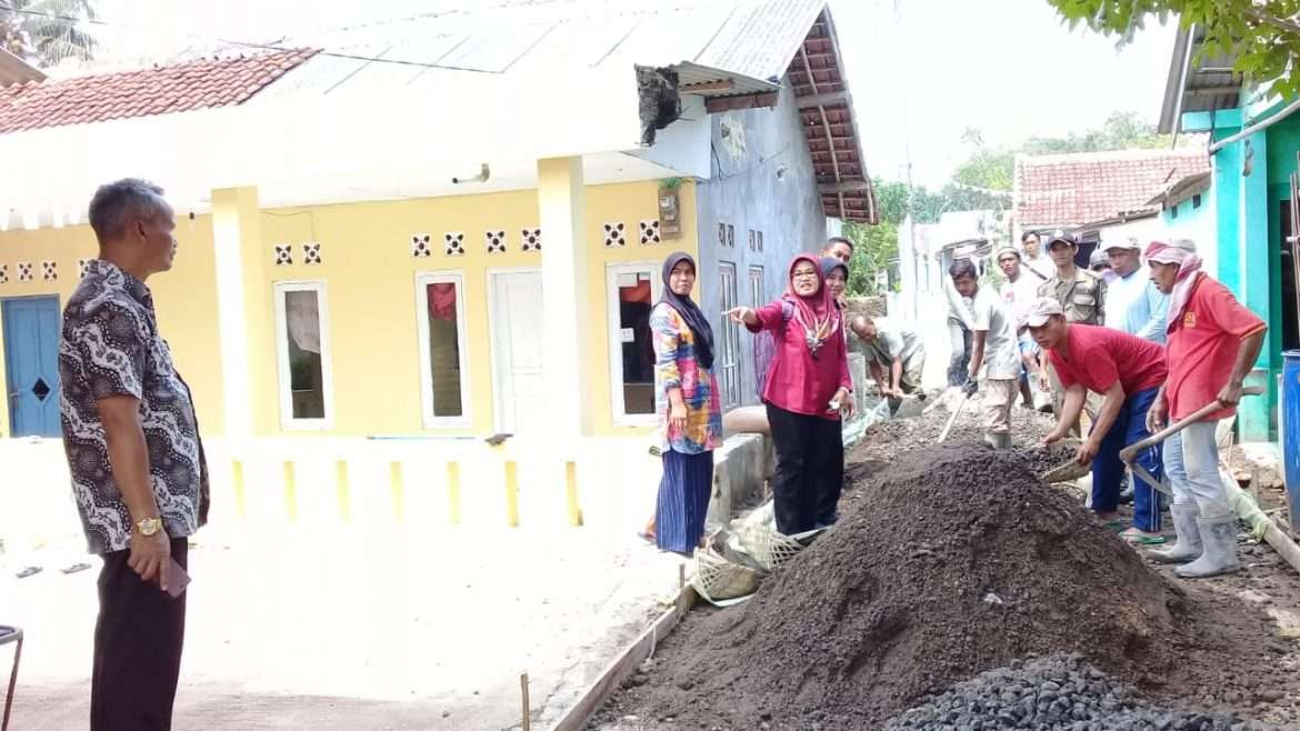 Warga Kampung Cinangka Ucapkan Selamat Tinggal Jalan Becek