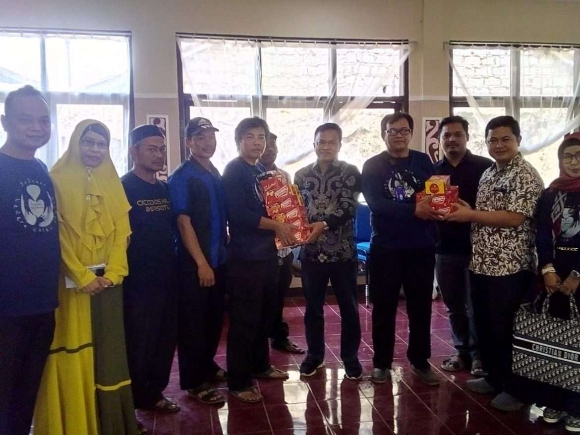 Kelurahan Cikundul Gandeng Yayasan Lentera Qolbu Bagikan Santunan Anak Yatim