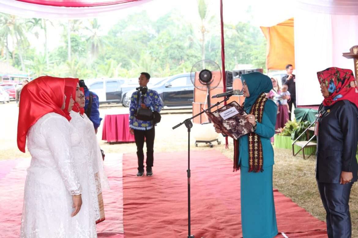 Empat Istri Kades Terlantik Dikukuhkan Sebagai Ketua T-PKK di Desanya