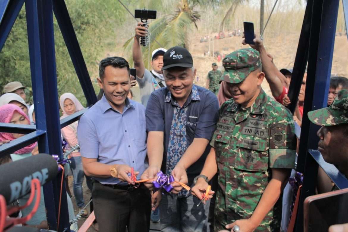 Dandim 0611/Garut Resmikan Jembatan Gantung Penghubung Dua Kecamatan