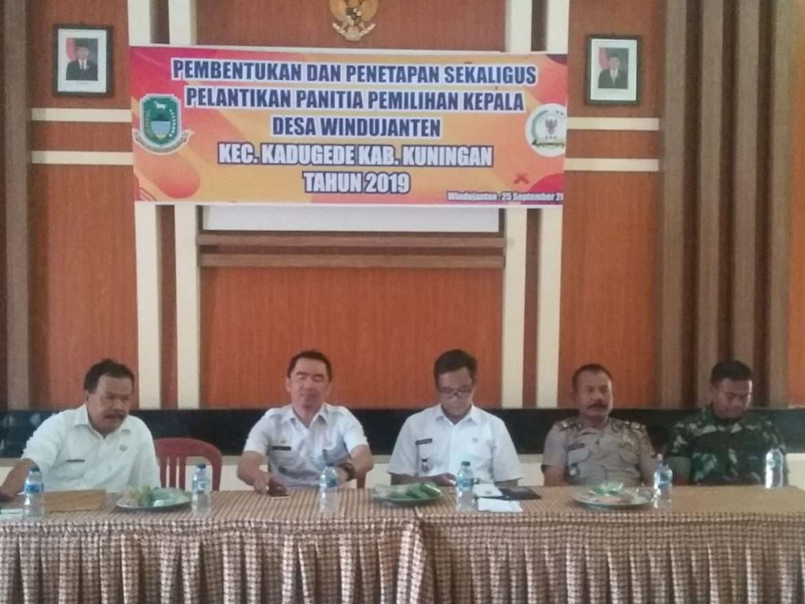 Pemerintah Desa Windujanten Lantik Panitia Pemilihan kepala Desa