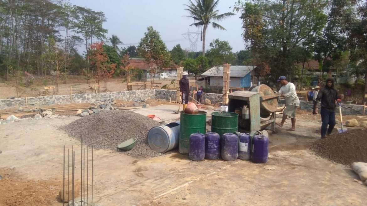 Pemdes Tanjungsari Bangun GOR Mini Dengan Dana Desa