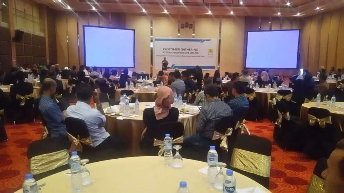 PT. Pln (Persero) Berikan penghargaan di Acara Customer Gathering