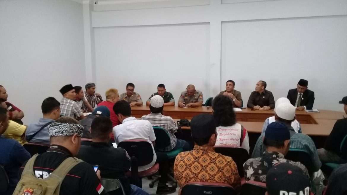 Balon Kades Gagal Manggung, Mengadukan Nasibnya Ke DPRD Kabupaten Sukabumi