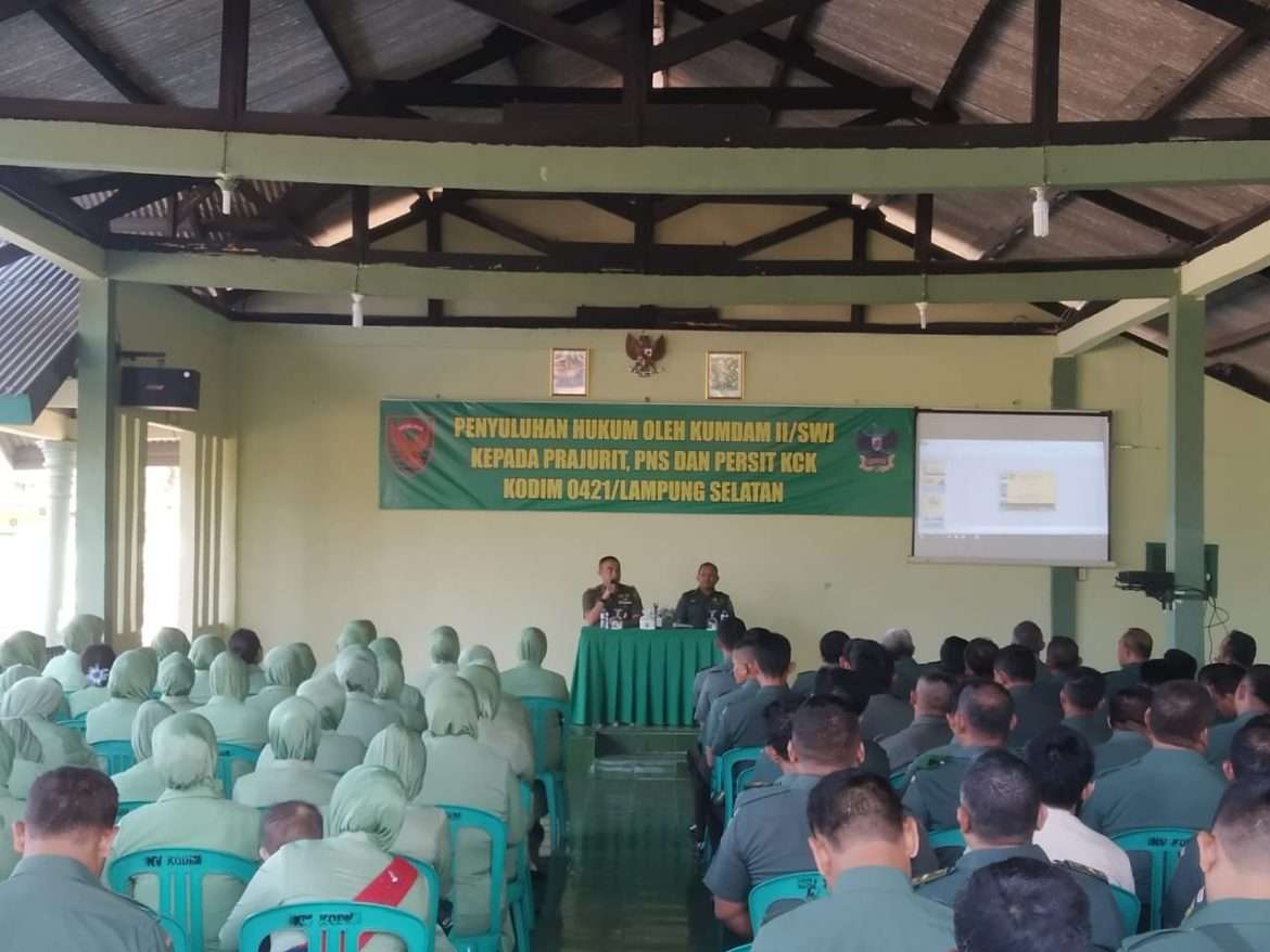 Prajurit, PNS Dan Persit Kodim 0421/LS Terima Penyuluhan Hukum Dari Kumdam II/Sriwijaya