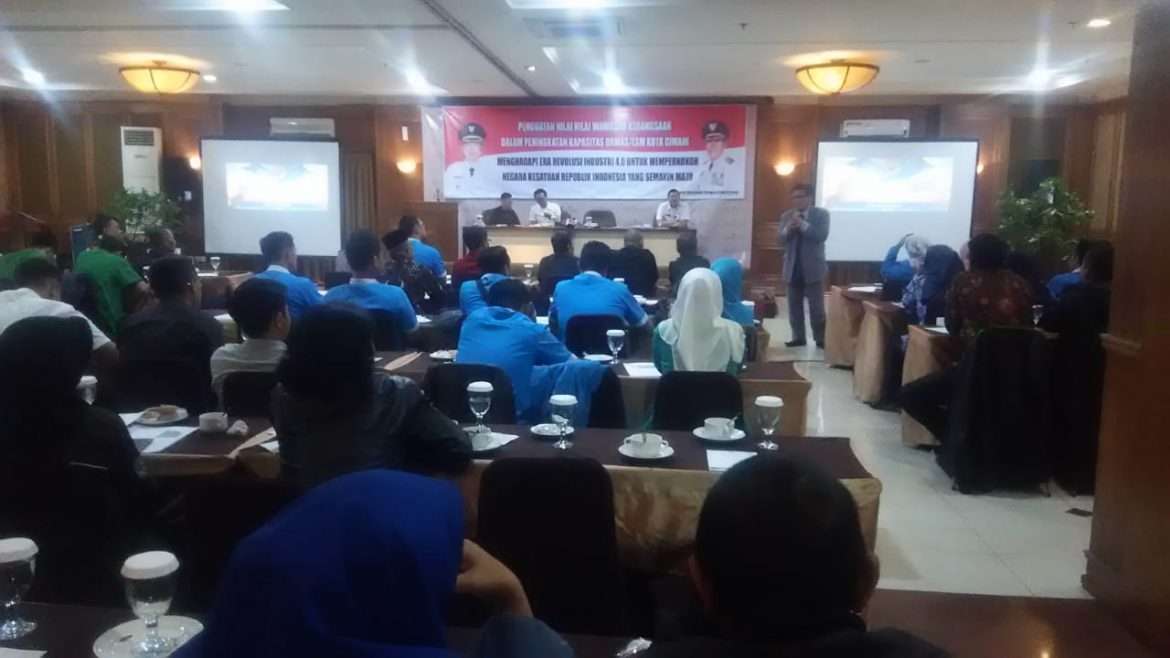 Kesbangpol Siapkan Pemuda Menuju Era Revolusi Teknologi Industri