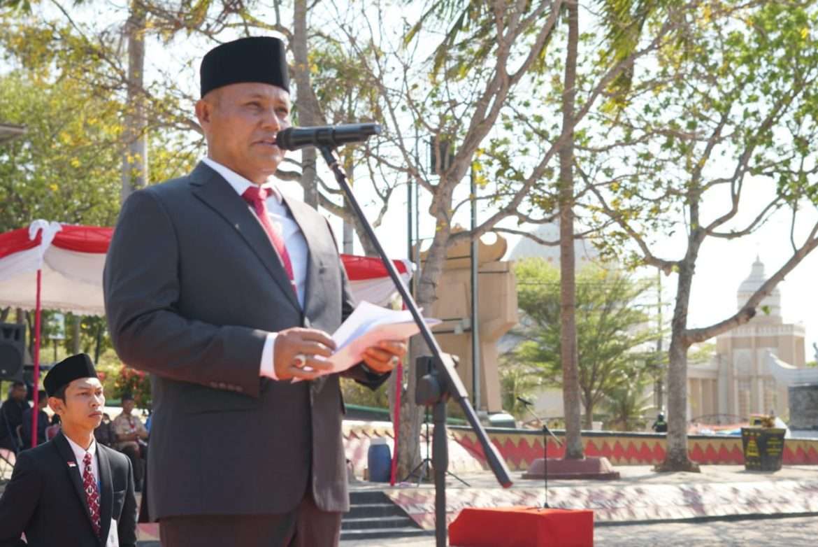 Nanang Ermanto Pimpin Upacara Peringatan Hari Pahlawan dan HUT Lamsel Tahun 2019