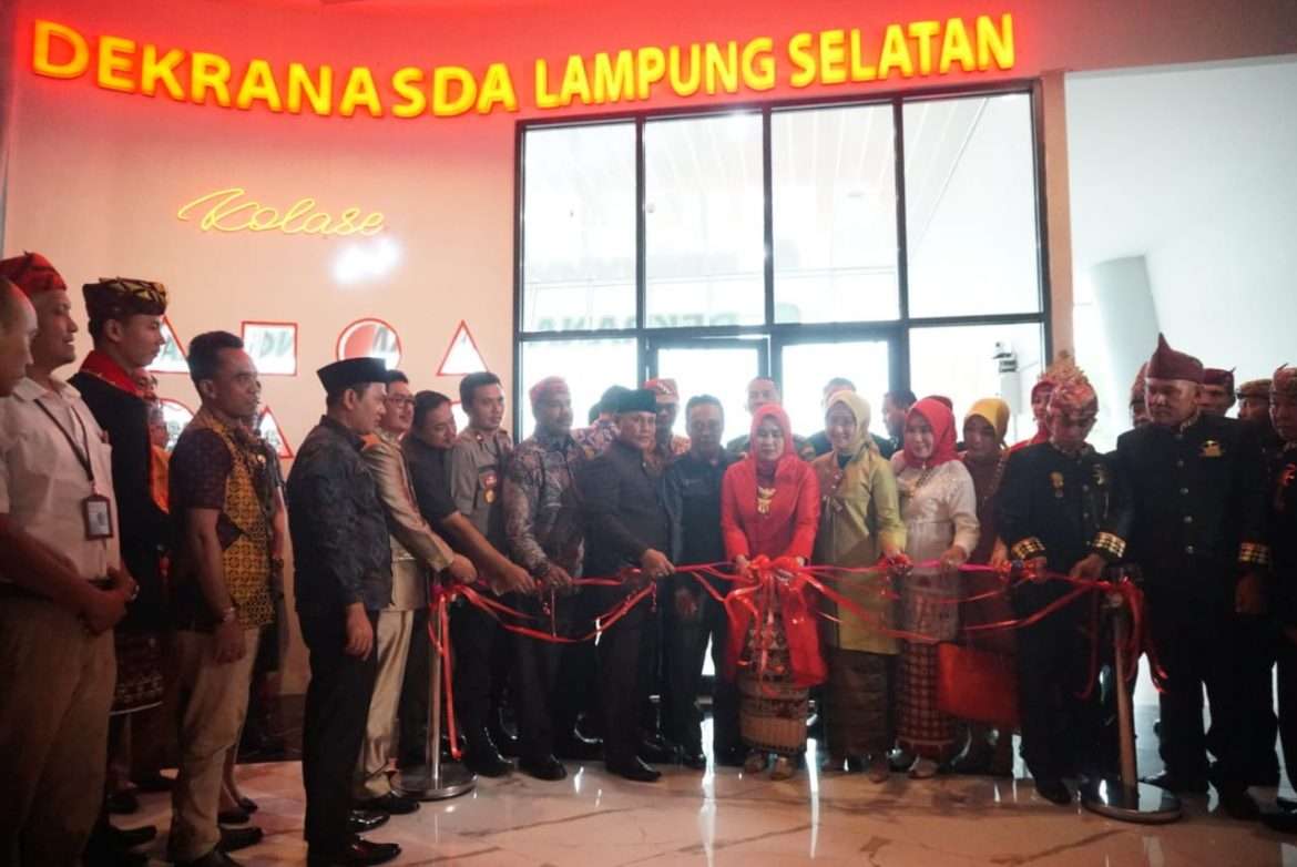 Nanang Ermanto, Resmikan Dekranasda Lamsel dan Kopi Kolase Di Dermaga Eksekutif Bakauheni