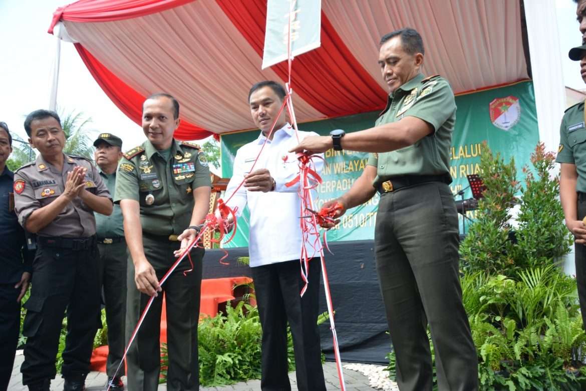 Danrem Dan Wakil Bupati Buka Acara Baksos TNI
