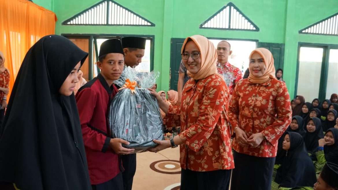 Sambut HUT Ke-20, DWP Kabupaten Lampung Selatan, Gelar Baksos Di Ponpes Miftahul Huda 606