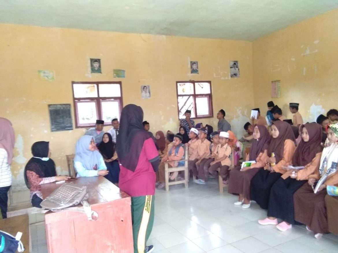 UPT Puskesmas Palengaan Gelar Penyuluhan CTPS Di MI, SMP Dan SMK Miftahul Ulum Banyupelle