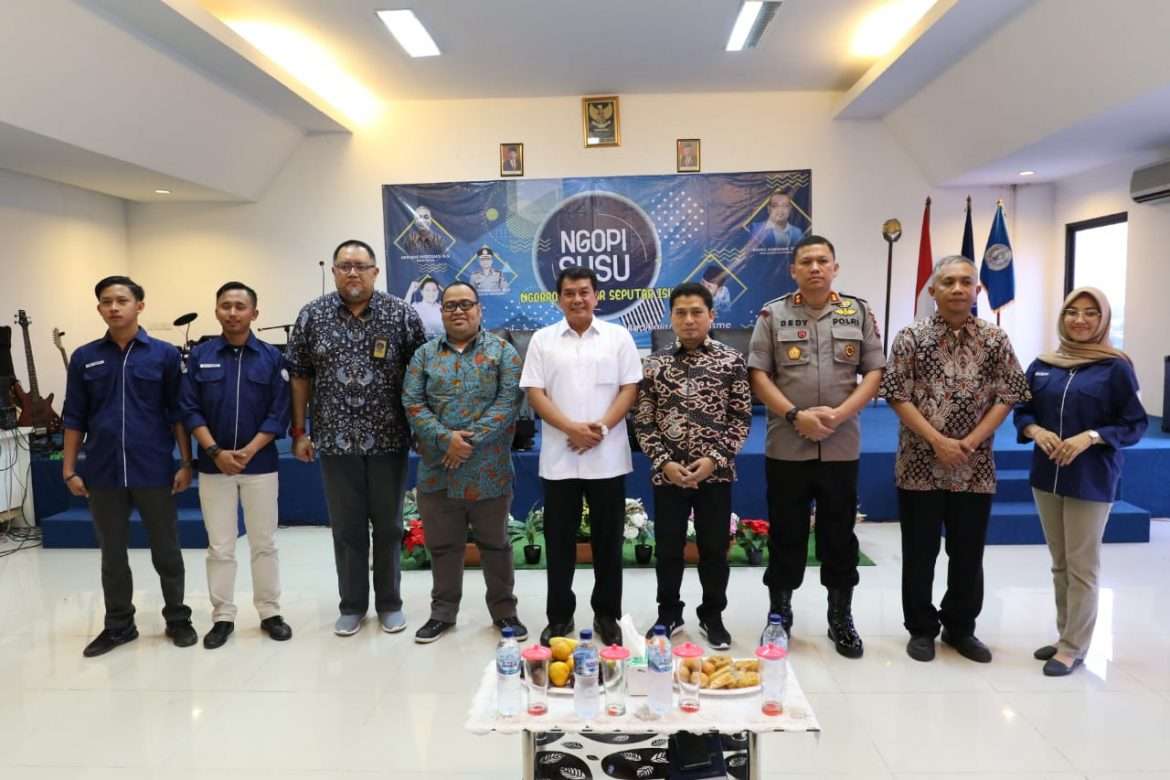 Sekda Buka Seminar ‘Ngopi Susu’ di STIE Tigaraksa