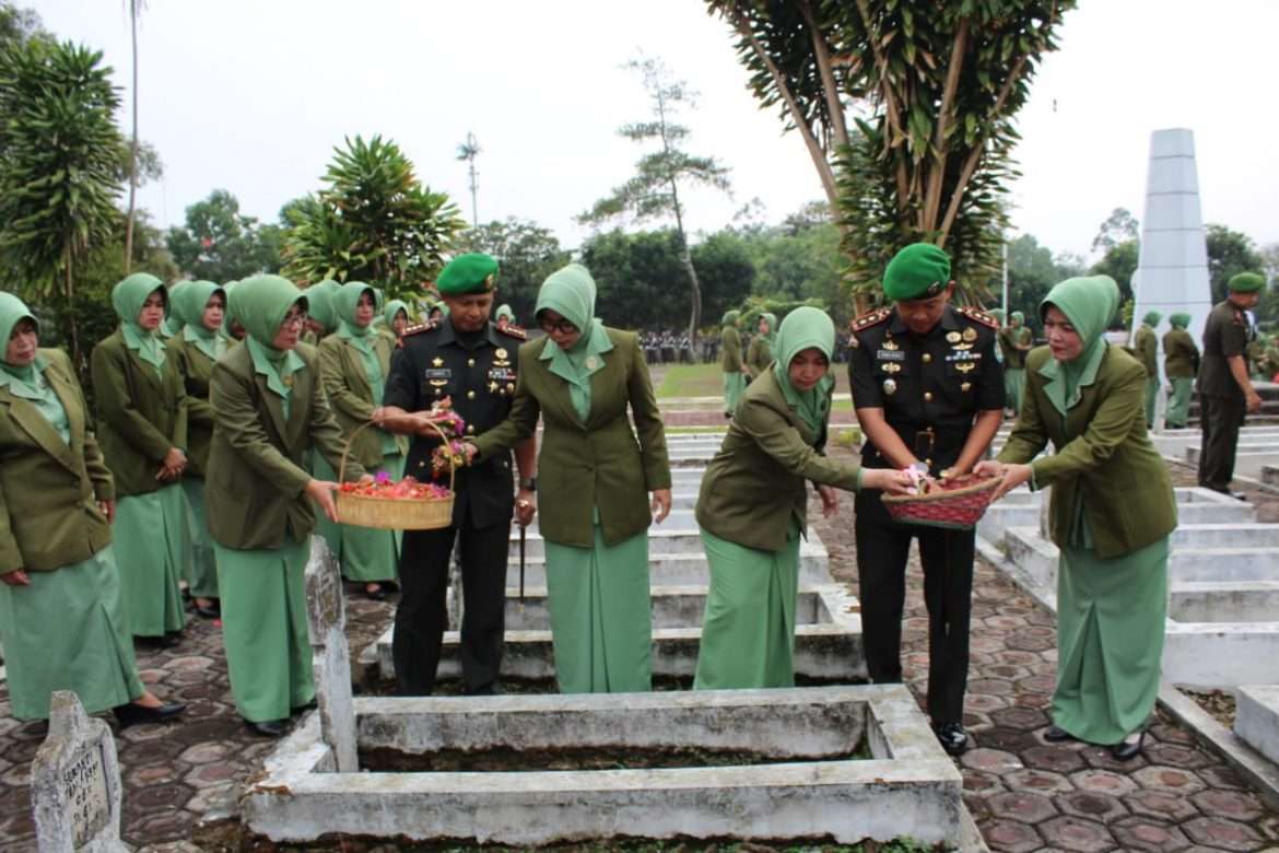 Danrem 062/TN dan Dandim 0611/Garut Ziarahi Makam Pahlawan
