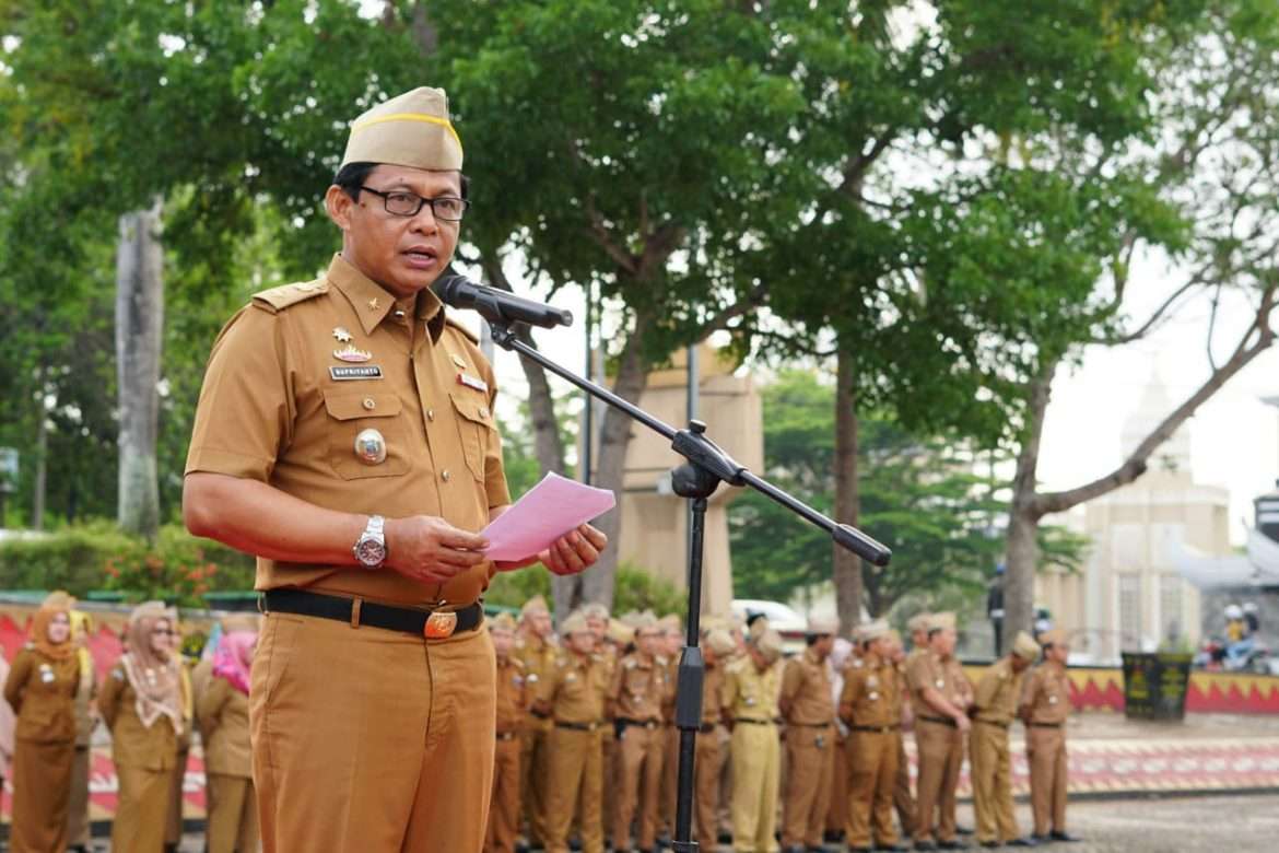 Asisten Pemerintahan Dan Kesra Pimpin Upacara Apel Mingguan