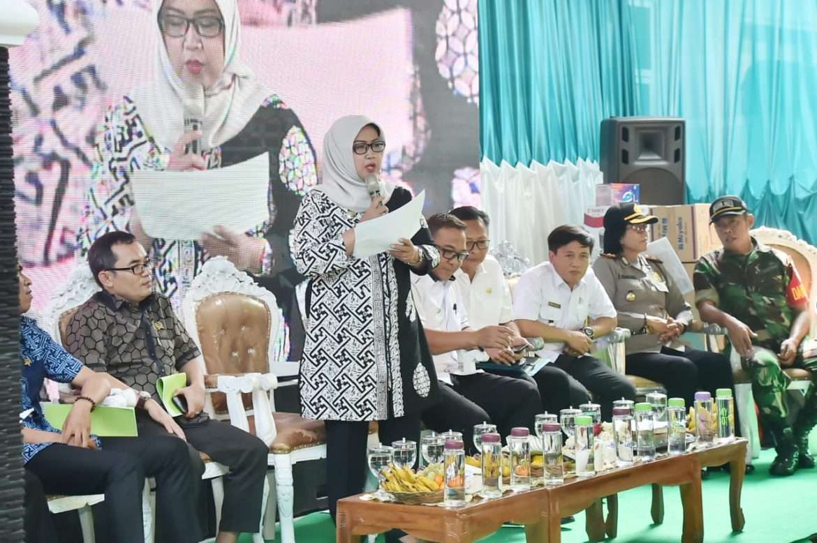 Bupati Diguyuri Curhatan Terkait Masalah Pendidikan dan Kesehatan di Kecamatan Tenjolaya