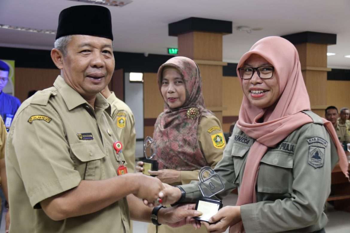 Tingktakan Keterbukaan Informasi Publik Diskominfo Kabupaten Bogor Berikan Penghargaan Kepada PPID Pembantu Lingkup Pemkab Bogor