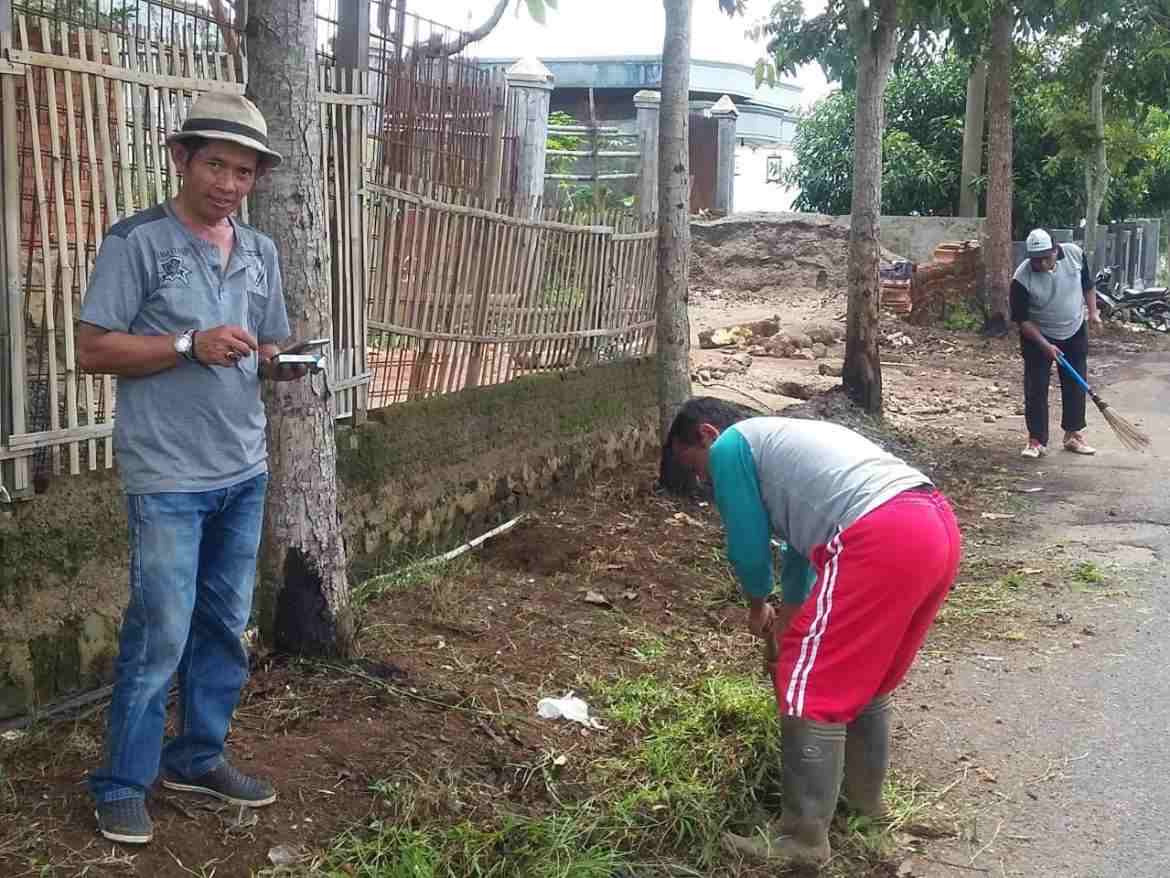 Bebersih Desa Jadi Program Rutinitas Pemdes Ciherang Setiap Jum’at