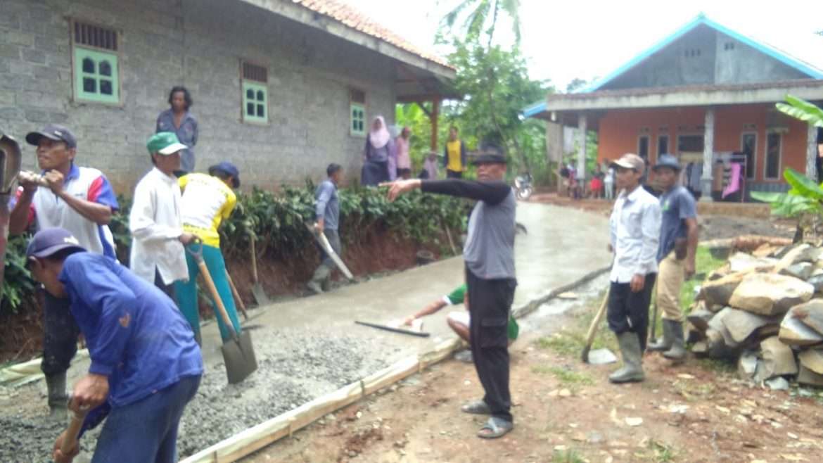 Pemdes Karya Mekar Alokasikan Dana Desa di 7 Titik Lokasi
