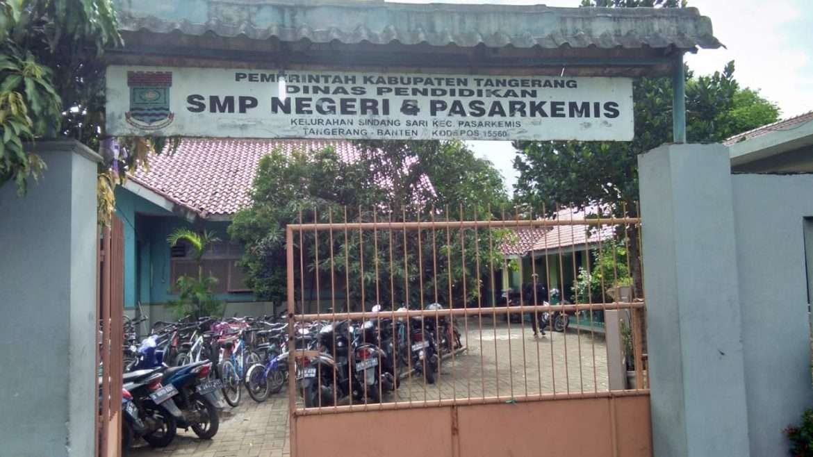 Wali Murid Keluhkan Penjualan Buku LKS, Kepala Sekolah SMPN 4 Nyantai di Tempat Refleksi