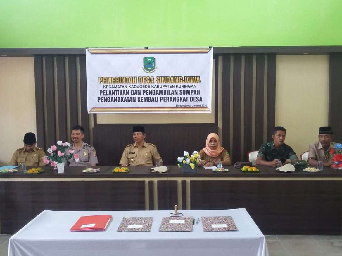 Pemdes Sindangjawa Lantik Perangkat Desa Baru