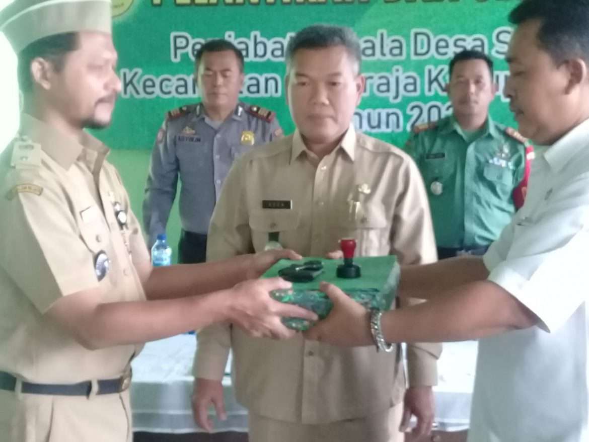 Camat Sukaraja Lantik Penjabat Kepala Desa Sukaraja