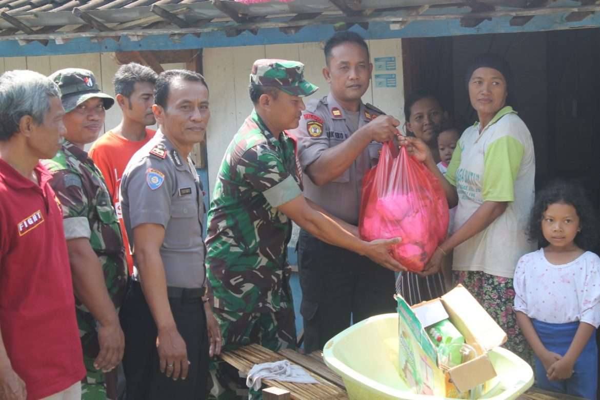 TNI Polri Di Kunduran Blora, Bantu Warga Korban Banjir