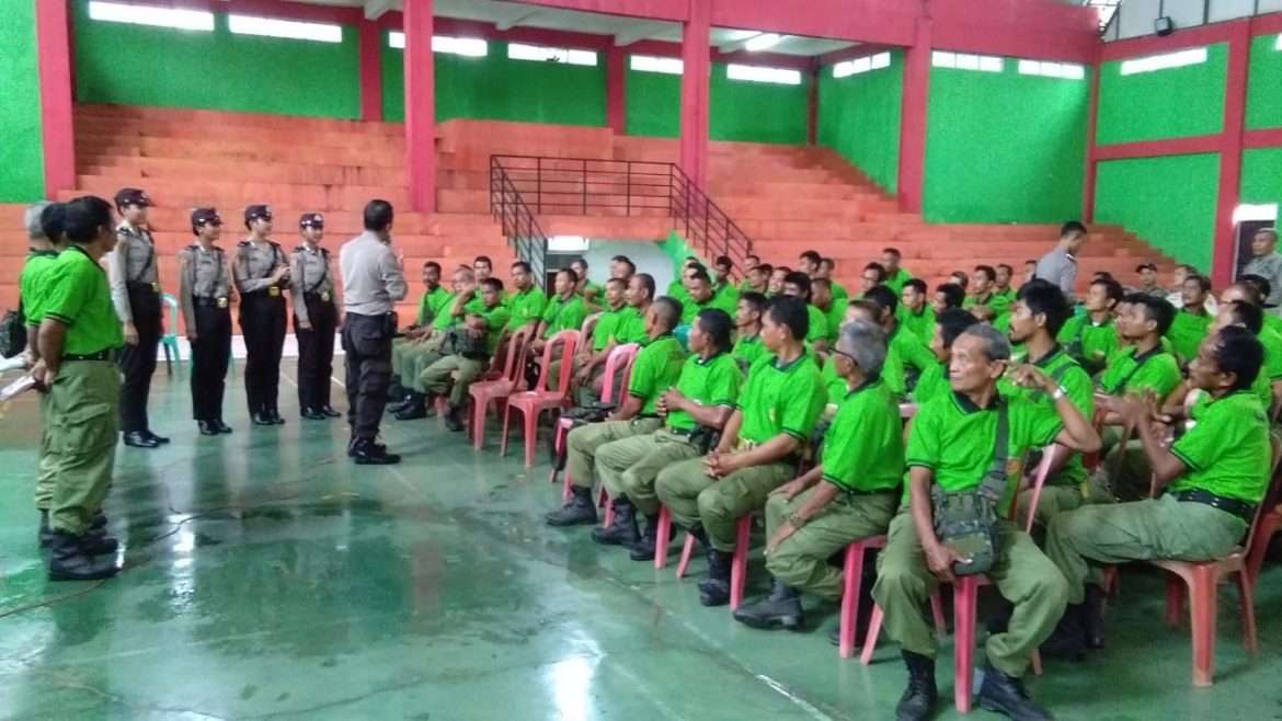 100 Anggota Linmas Tanjungsari Dilatih Kedisiplinan