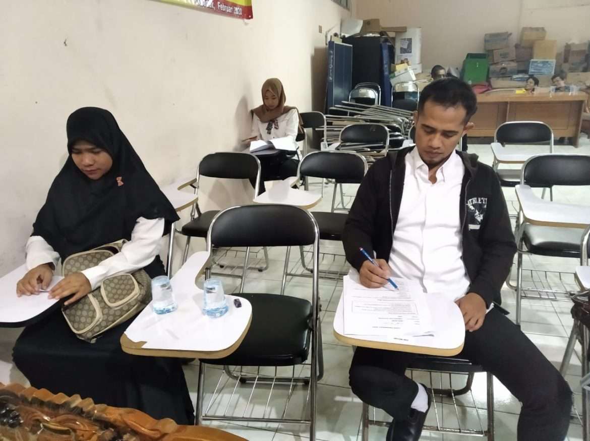 Delapan Kontestan Calon Perangakat Desa Neglasari Ikuti Uji Kompentensi di Cibadak