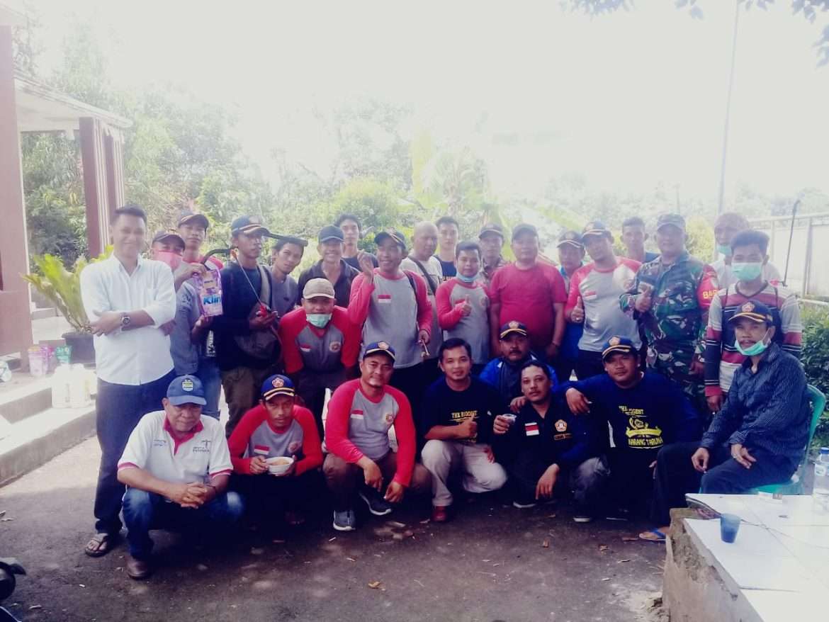Pemdes Batok Dan Karang Taruna Semprot Sarana Umum