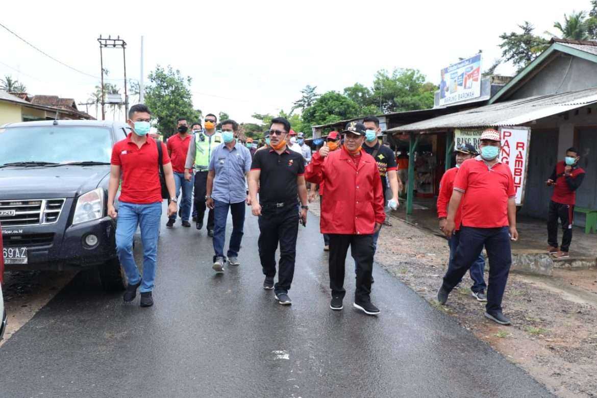 Semprotkan Disinfektan di Tiga Kecamatan, Nanang Imbau Warga Perangi Corona Dengan PHBS