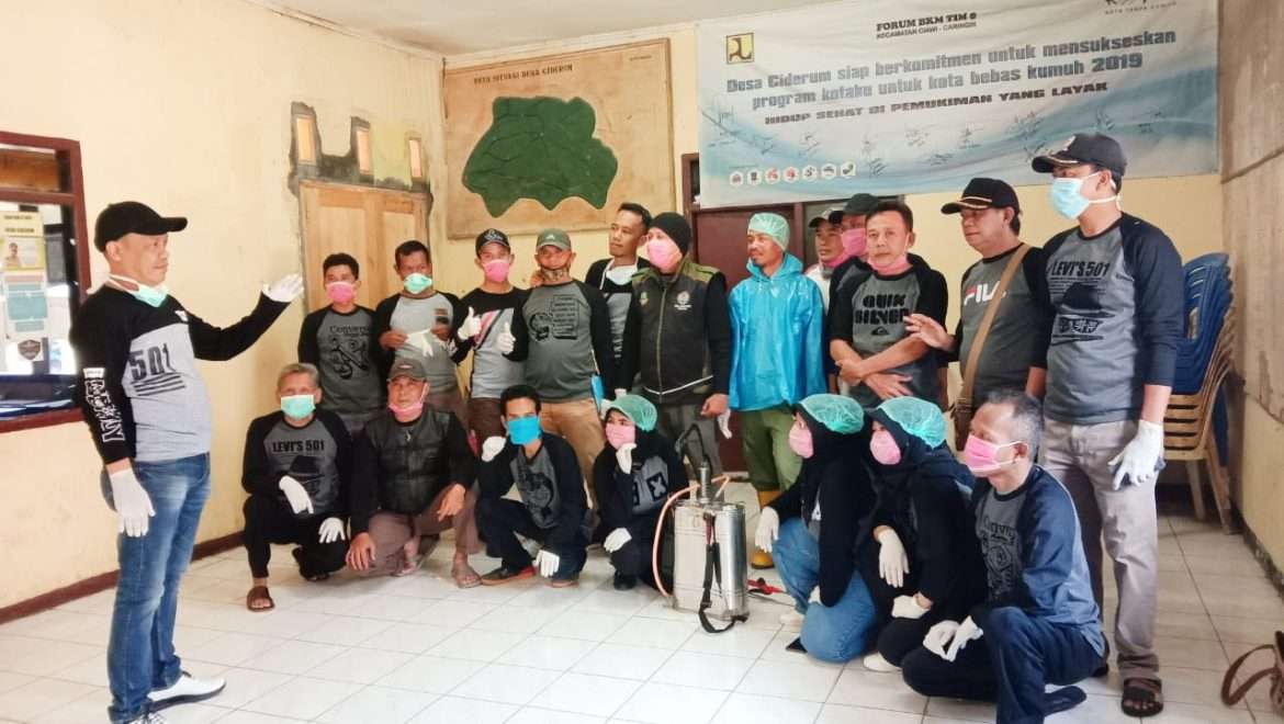 Tim Relawan Cegah Covid-19 Pemdes Ciderum Gelar Giat Penyemprotan Desinfektan
