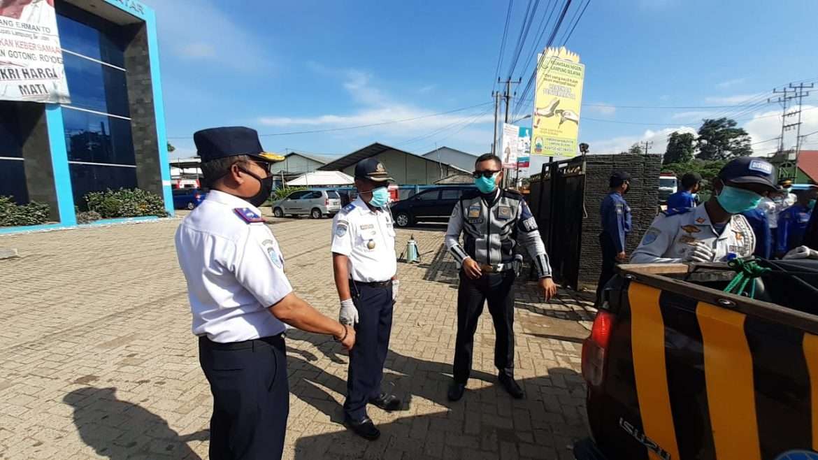 Cegah Corona, Dishub Lampung Selatan Sterilisasi Angkutan Umum