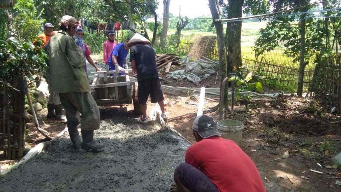 Pemdes Sukajadi Alokasikan Dana Desa Tahap I Bangun  Jalan