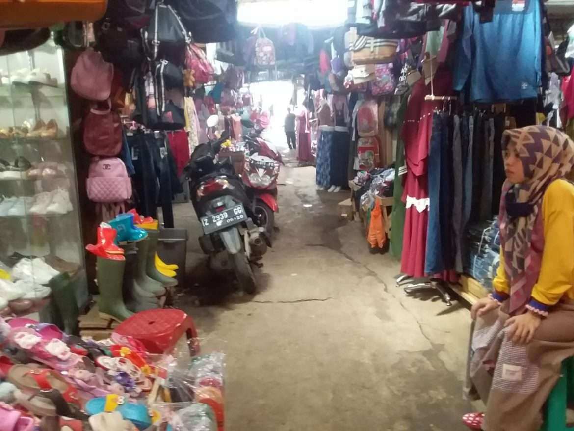 Dampak Dari Covid 19, Pasar Andir Sepi Pengunjung