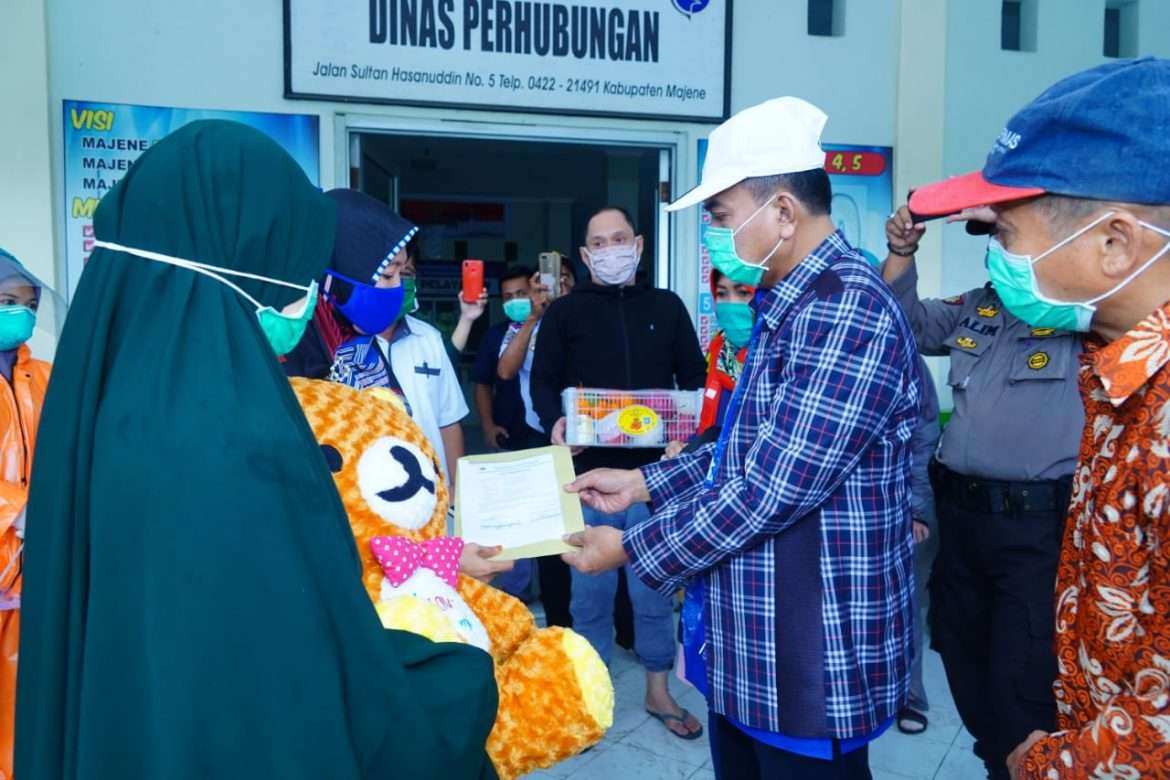 Kisah Haru Bupati Majene, Sambut Hangat Pasien Covid 19 Yang Dinyatakan Sembuh