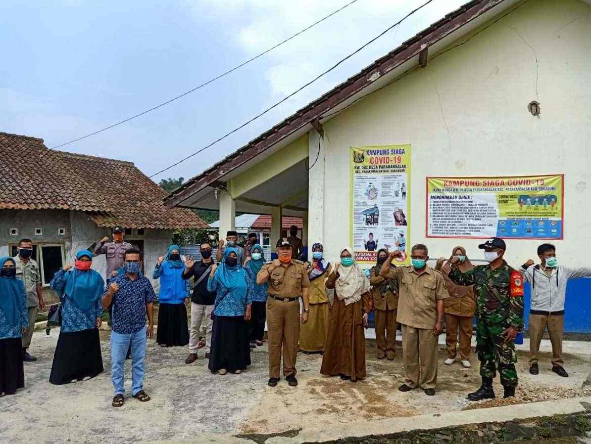 Pemdes Parakan Salak Cegah Penyebaran Covid-19, Berikan Alat Kesehatan Dan Sosialisasikan Pencegahan