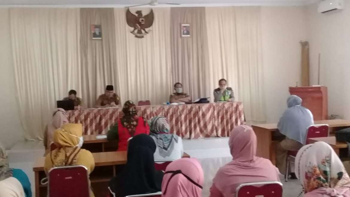 Pemerintah Kecamatan Parungkuda Gelar Rapat Evaluasi Program BPNT
