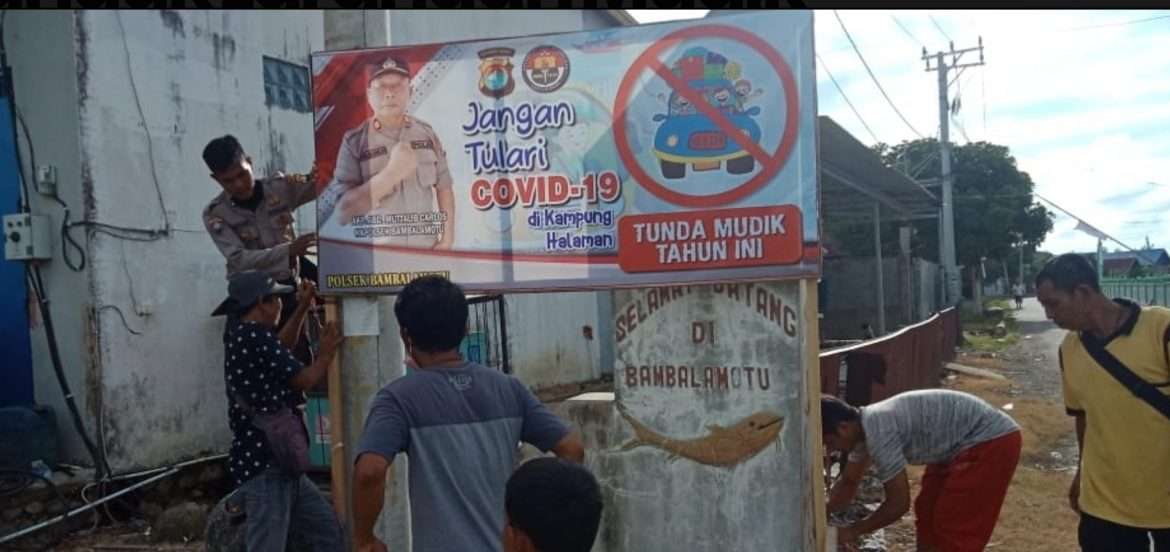 Cegah Penyebaran Covid-19, Polsek Bambalamotu Pasang Spanduk Larangan Mudik