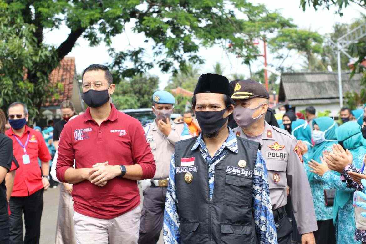Mentri Sosial Turun Langsung Salurkan BST Desa Neglasari