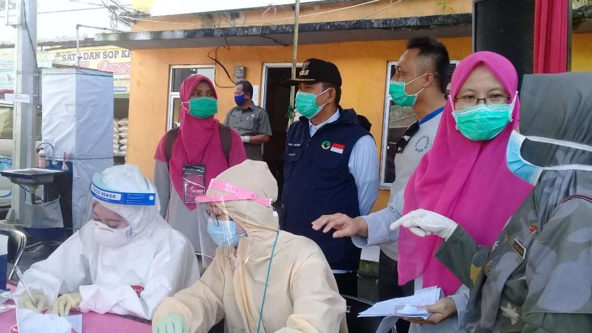 2 Kasus Terpapar Virus Corona, 30 Tim Medis Turunkan Rapidtes Massal di Pasar Parungkuda