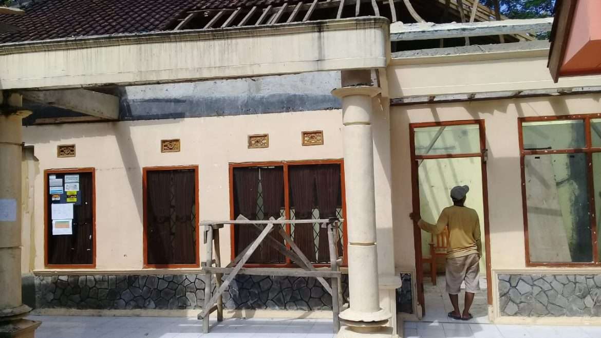Ingin Nyaman Dan Tertib Dipelayanan Kantor Desa Padajaya Bangun Kantor Dua Tingkat