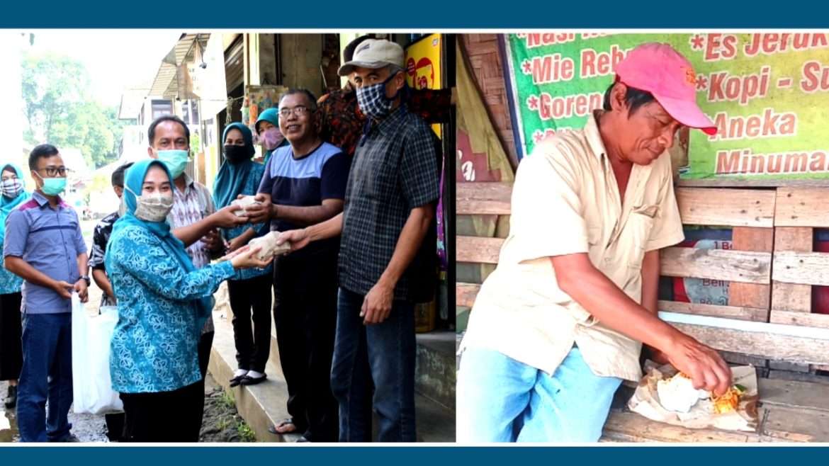 Sukseskan Program Gasibu, TP-PKK Desa Ciherangpondok Bagikan Enam Ratus Nasbung Gratis Kepada Warga terdampak Covid-19