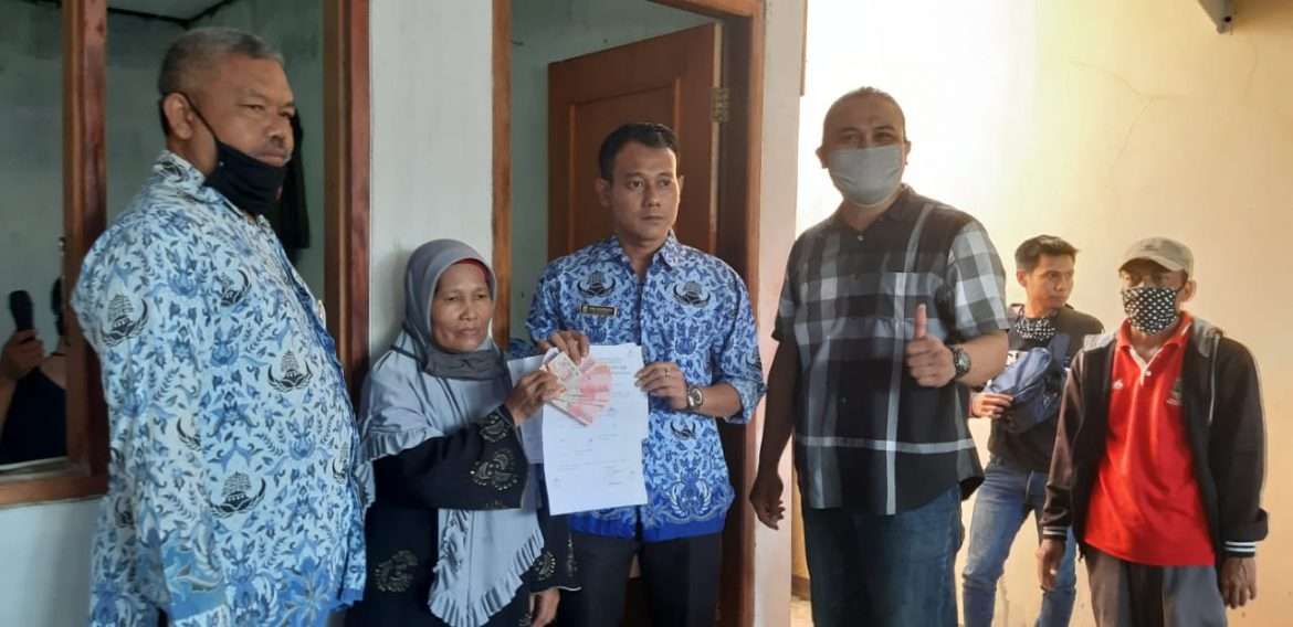 103 Kepala Keluarga di Desa Sukamanah Terima Bantuan Covid 19 Dari Dana Desa Tahap Satu